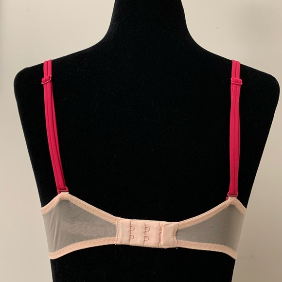 Victoria’s Secret Very Sexy Plunge Bra w/ lace - Picture 4 of 5